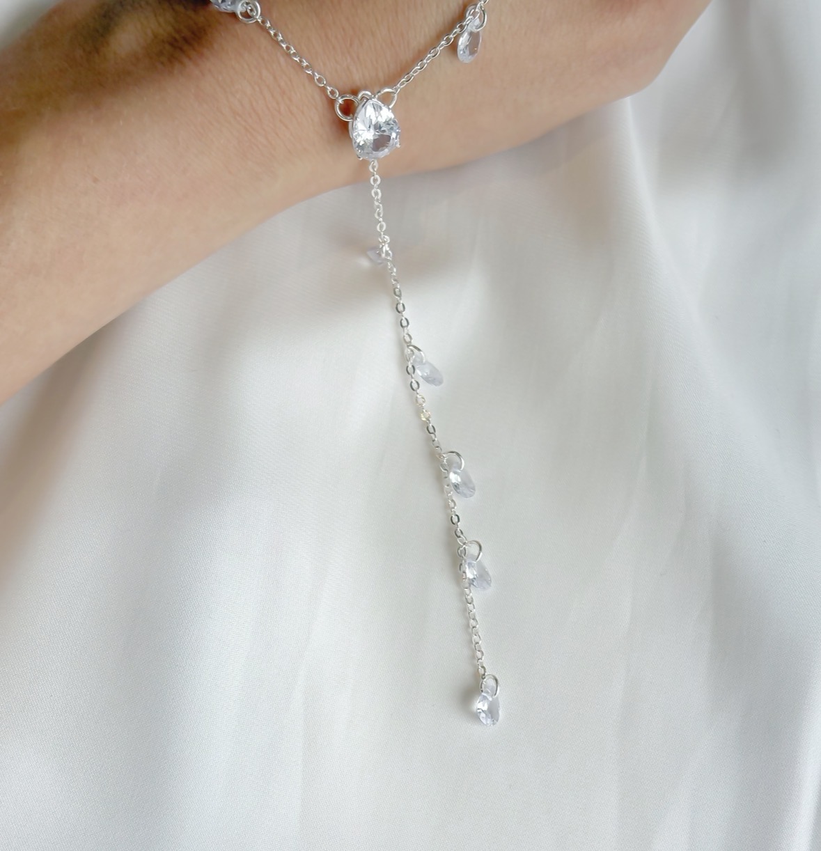 COLAR Y LUXO GOTAS DE ZIRCÔNIA PENDURICALHO B. PRATA