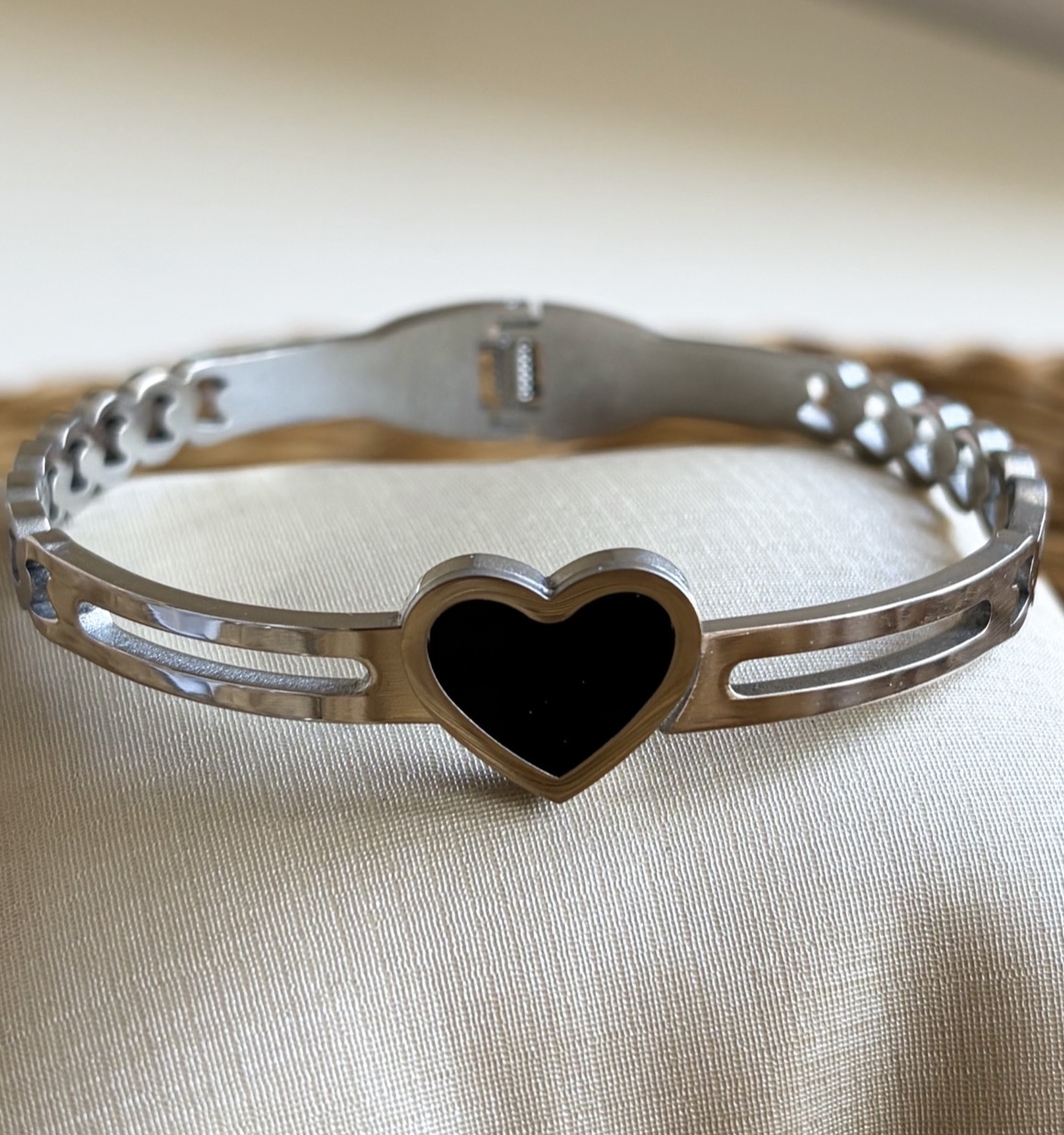 BRACELETE AÇO CORAÇÃO PRETO