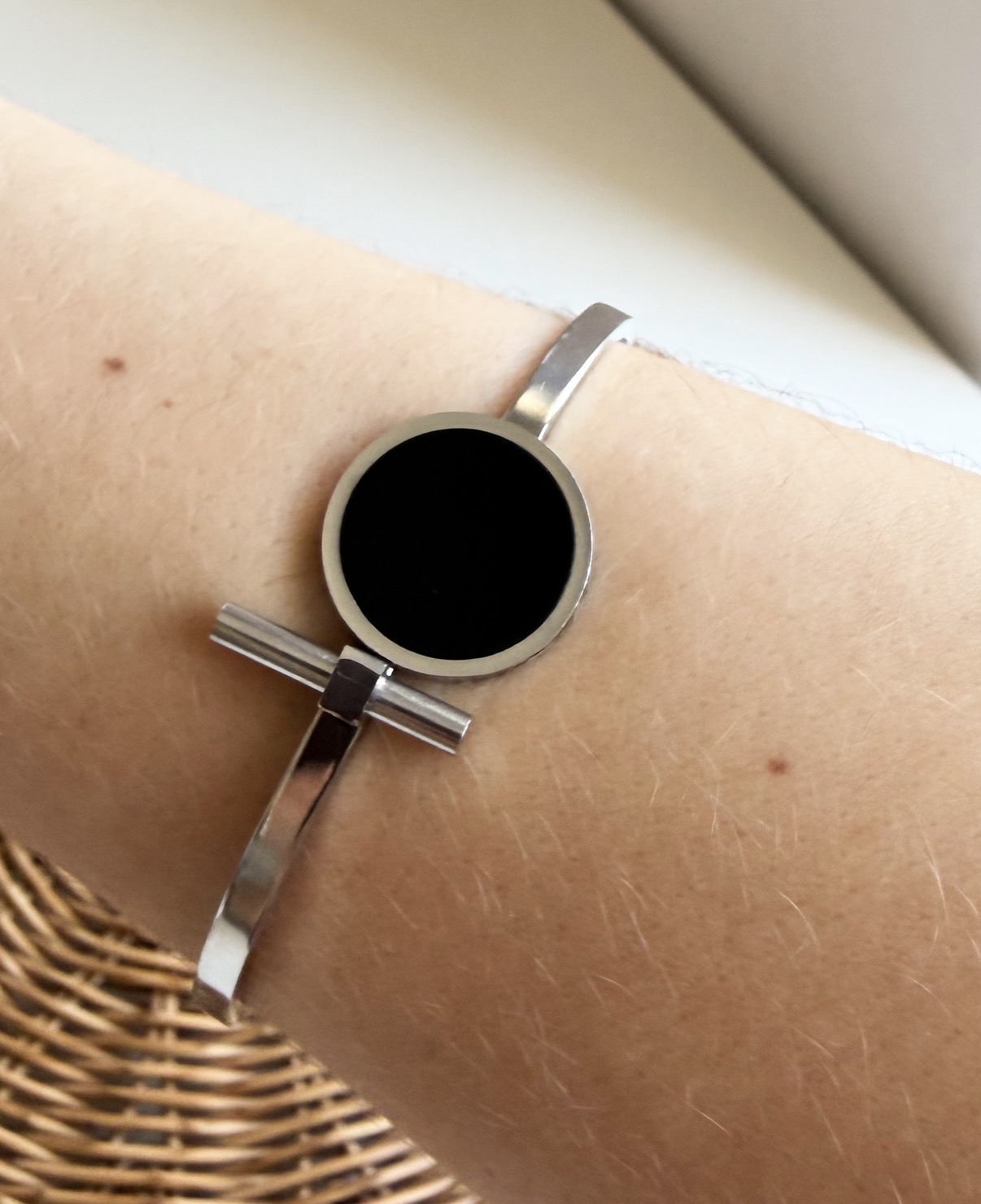 BRACELETE AÇO CIRCULO PRETO