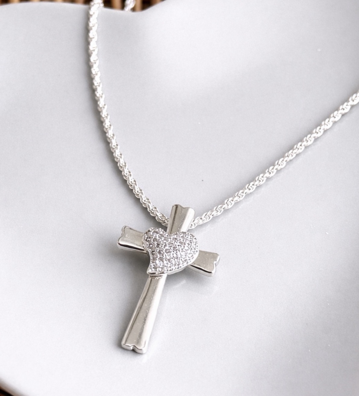 COLAR ELO BAIANO CRUZ LISA + CORAÇÃO CRAVEJADO B. PRATA