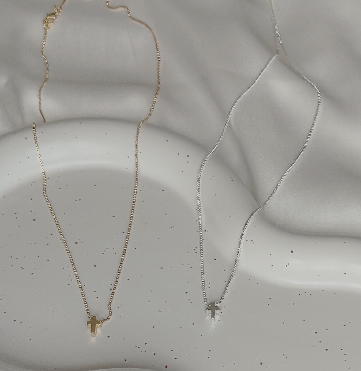 COLAR VENEZIANA C/ CRUZ MINIMALISTA B. PRATA