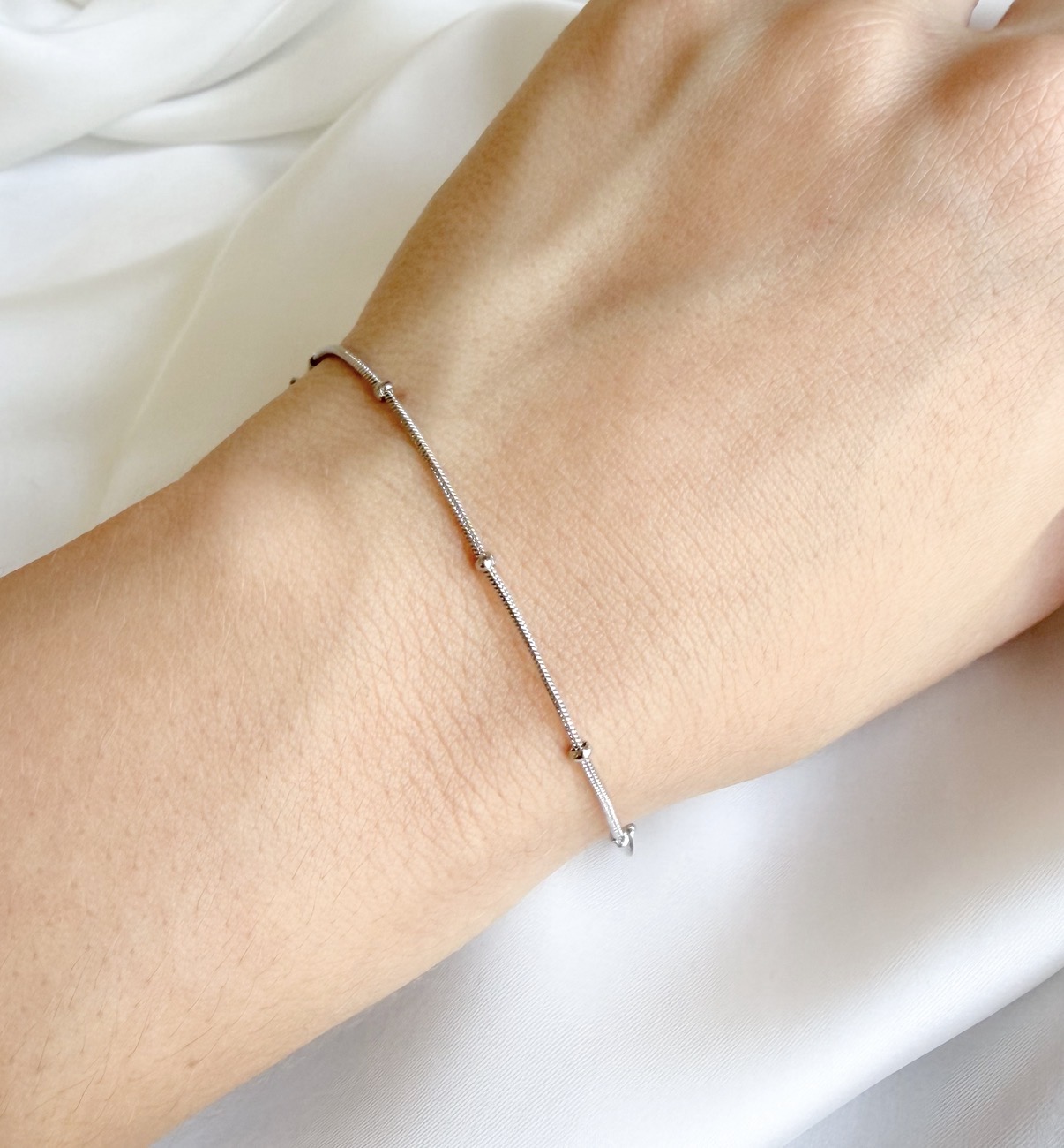 PULSEIRA AÇO FINA RABO DE RATO COM BOLINHAS