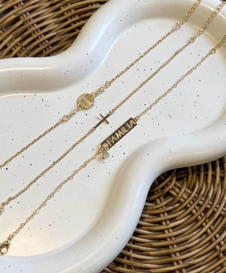 PULSEIRA PLAQUINHA FAMILIA + PONTO DE LUZ B. OURO
