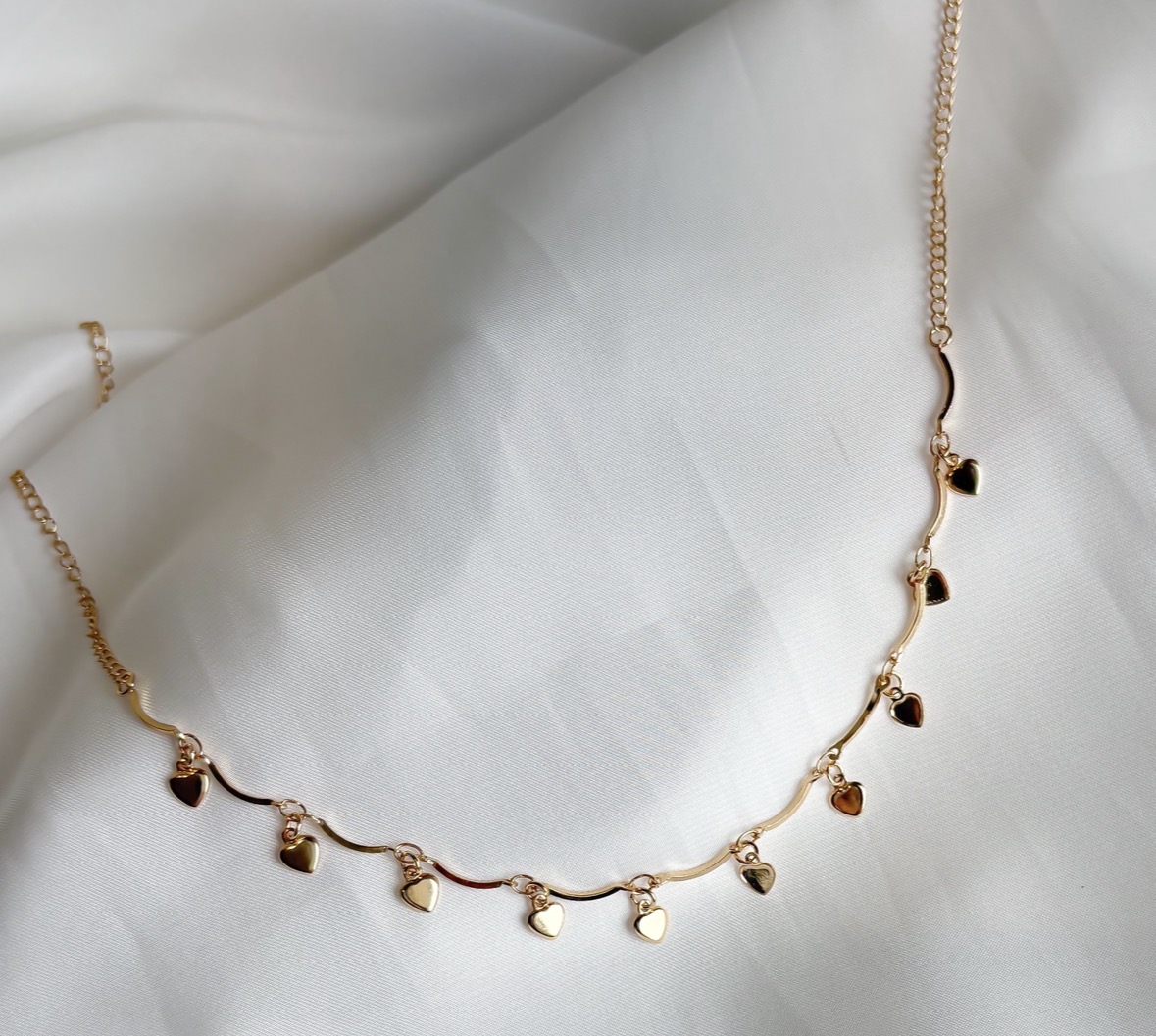 COLAR PALITO CURVADO CORAÇÕES LISOS PENDURICALHO B. OURO