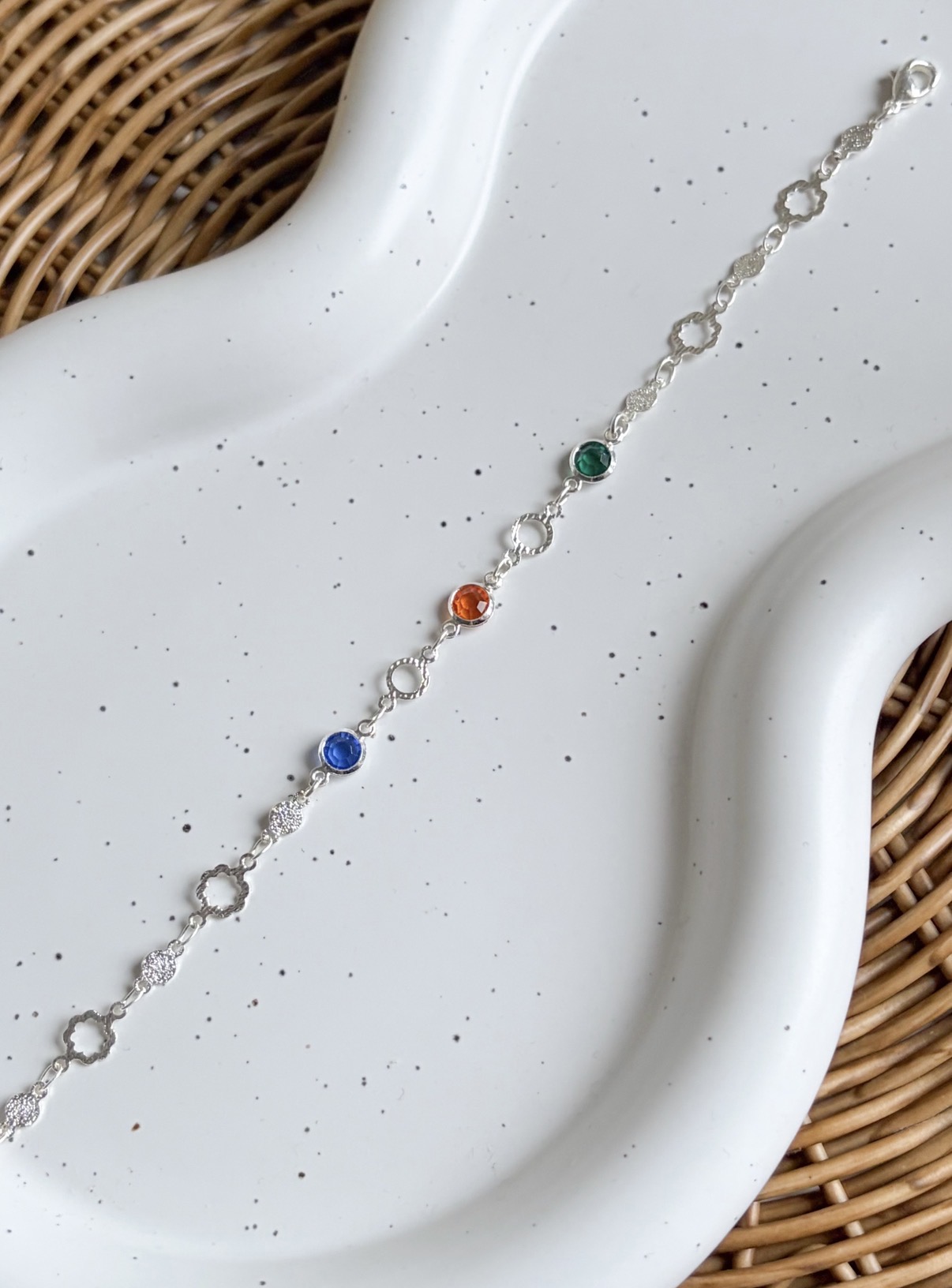 PULSEIRA PEDRAS COLORS E CÍRCULOS VAZADOS DIAMANTADOS B. PRATA