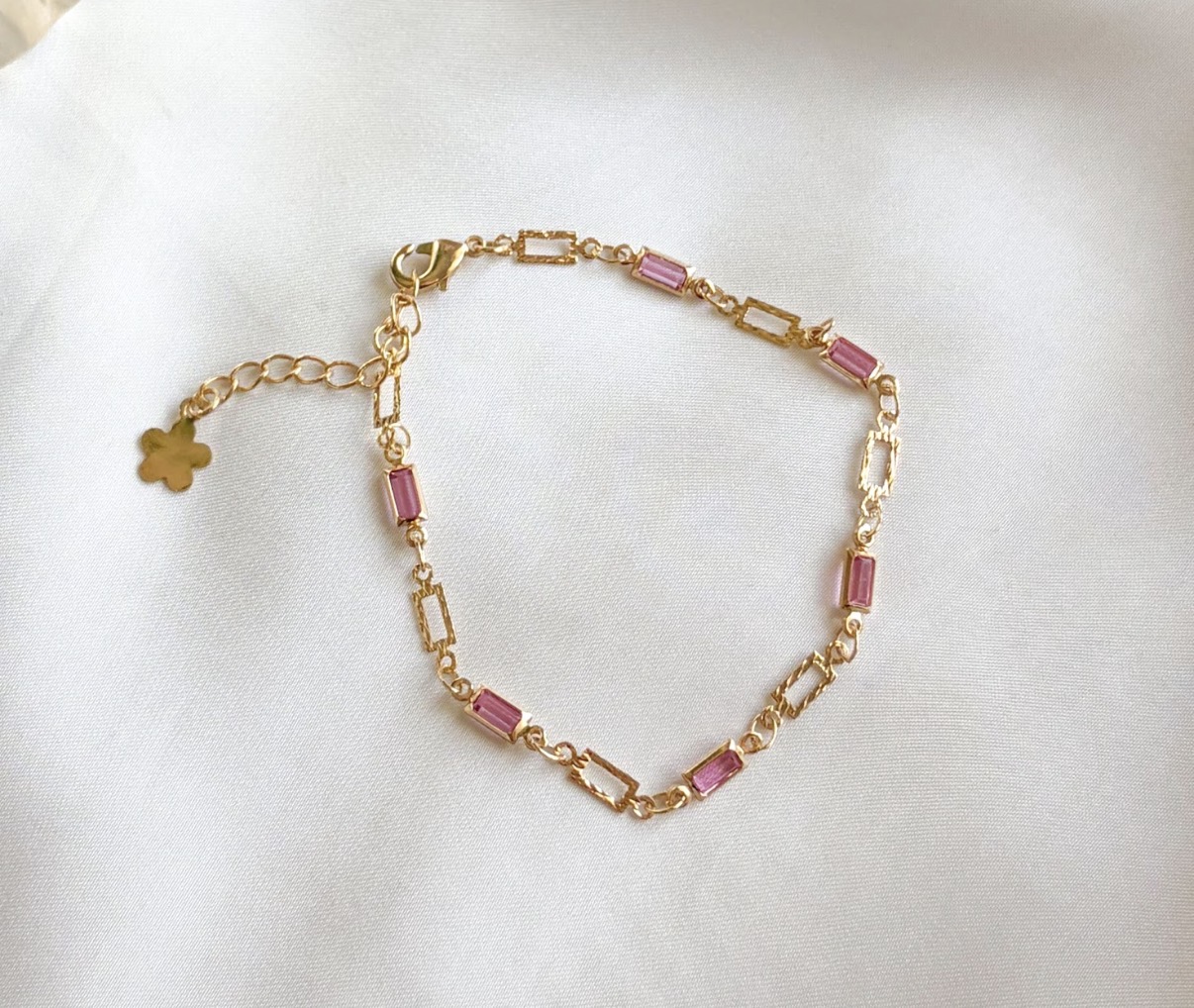 PULSEIRA RETANGULOS PEDRAS ROSA E VAZADOS INTERCALADOS B. OURO