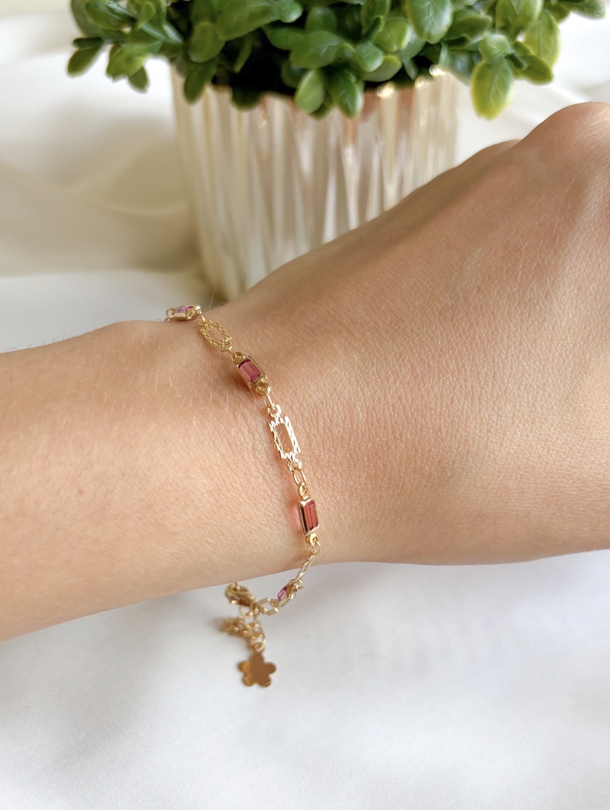 PULSEIRA RETANGULOS PEDRAS ROSA E VAZADOS INTERCALADOS B. OURO