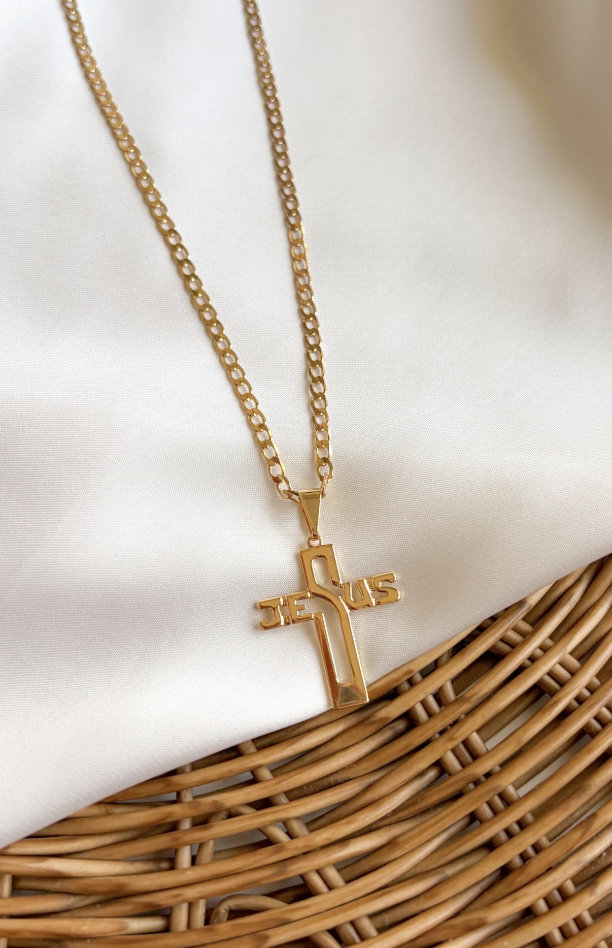 COLAR GRUMET 60 CM C/ PG CRUZ ESCRITO JESUS B. OURO