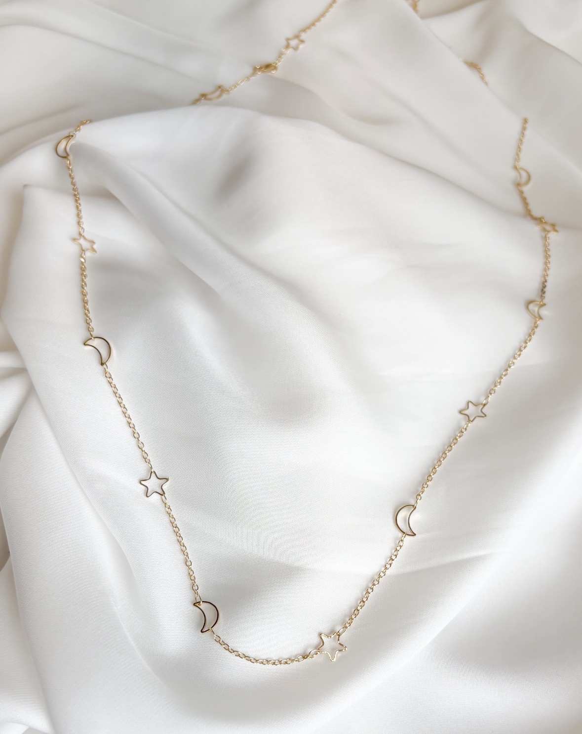 COLAR 80 CM LUAS E ESTRELAS VAZADAS B. OURO
