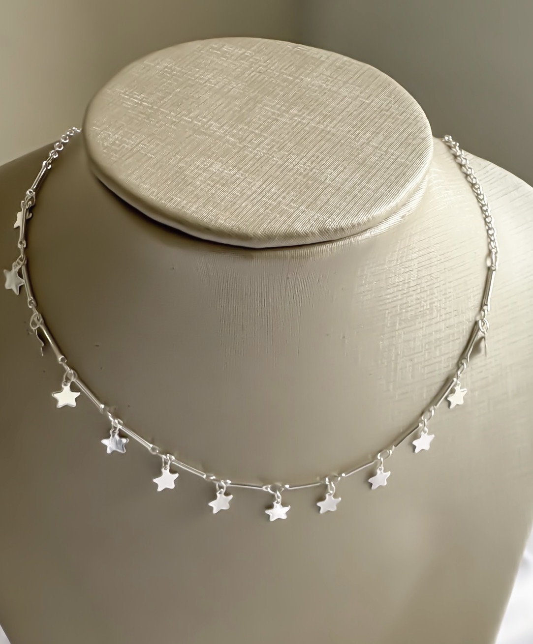 COLAR CHOKER PALITOS DIAMANTADOS E RETANGULOS PEDRAS PRETAS B. PRATA