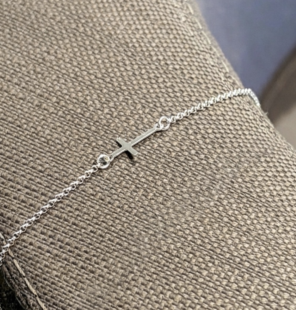 PULSEIRA DELICADA CRUZ LISA B. PRATA