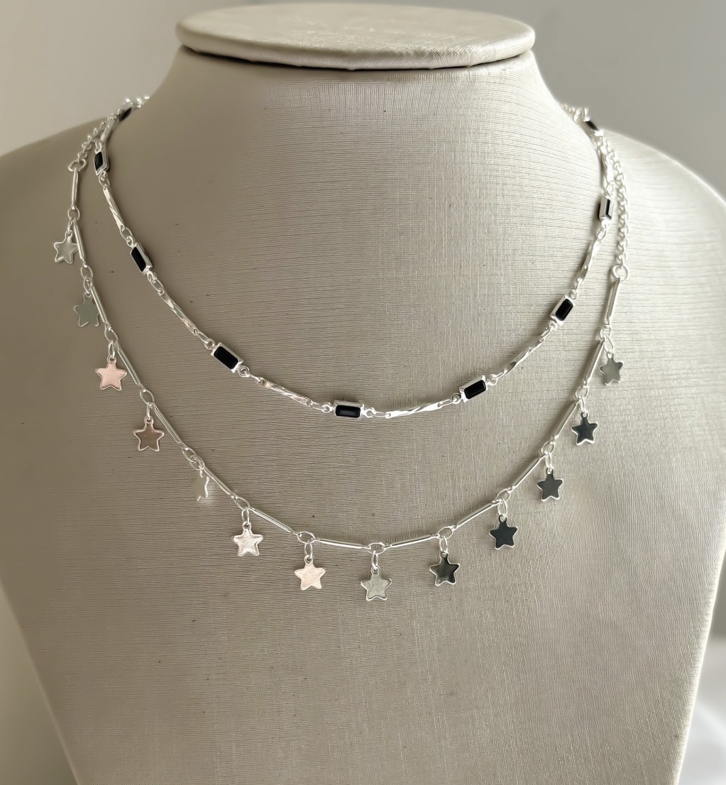 COLAR FIO PALITO E ESTRELAS PENDURICALHO B. PRATA