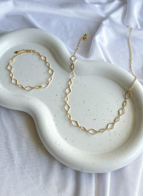 COLAR CHOKER LOSANGOS VAZADOS B. OURO
