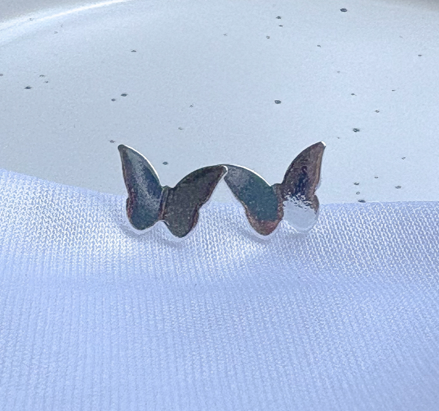 BRINCO BORBOLETA DELICADA LISA B. PRATA
