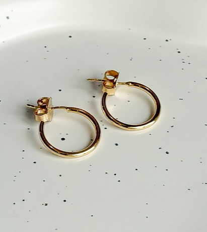 BRINCO ARGOLA TARRAXA LISA FIO REDONDO 10 MM B. OURO