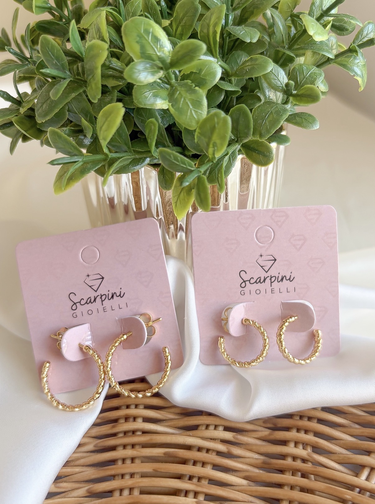 BRINCO ARGOLA G DETALHES TORCIDINHA B. OURO