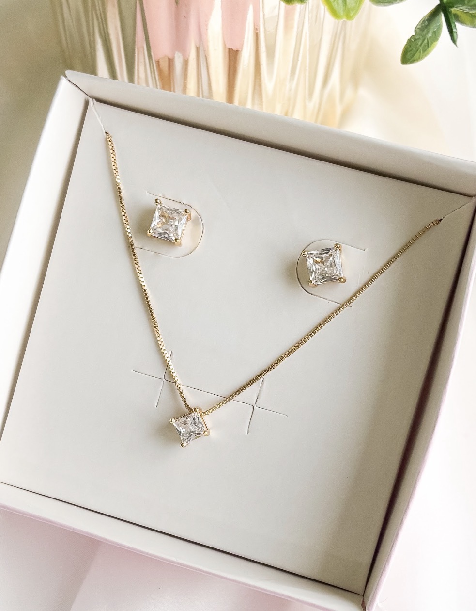 CONJUNTO QUADRADO ZIRCONIA  B. OURO