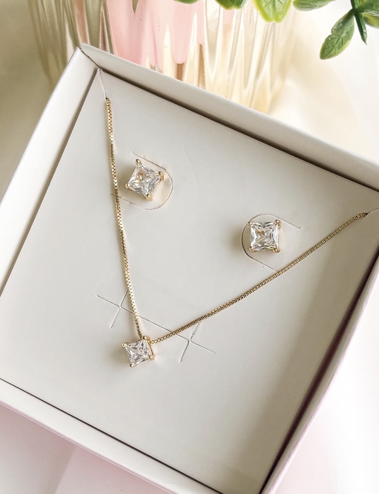CONJUNTO QUADRADO ZIRCONIA  B. OURO