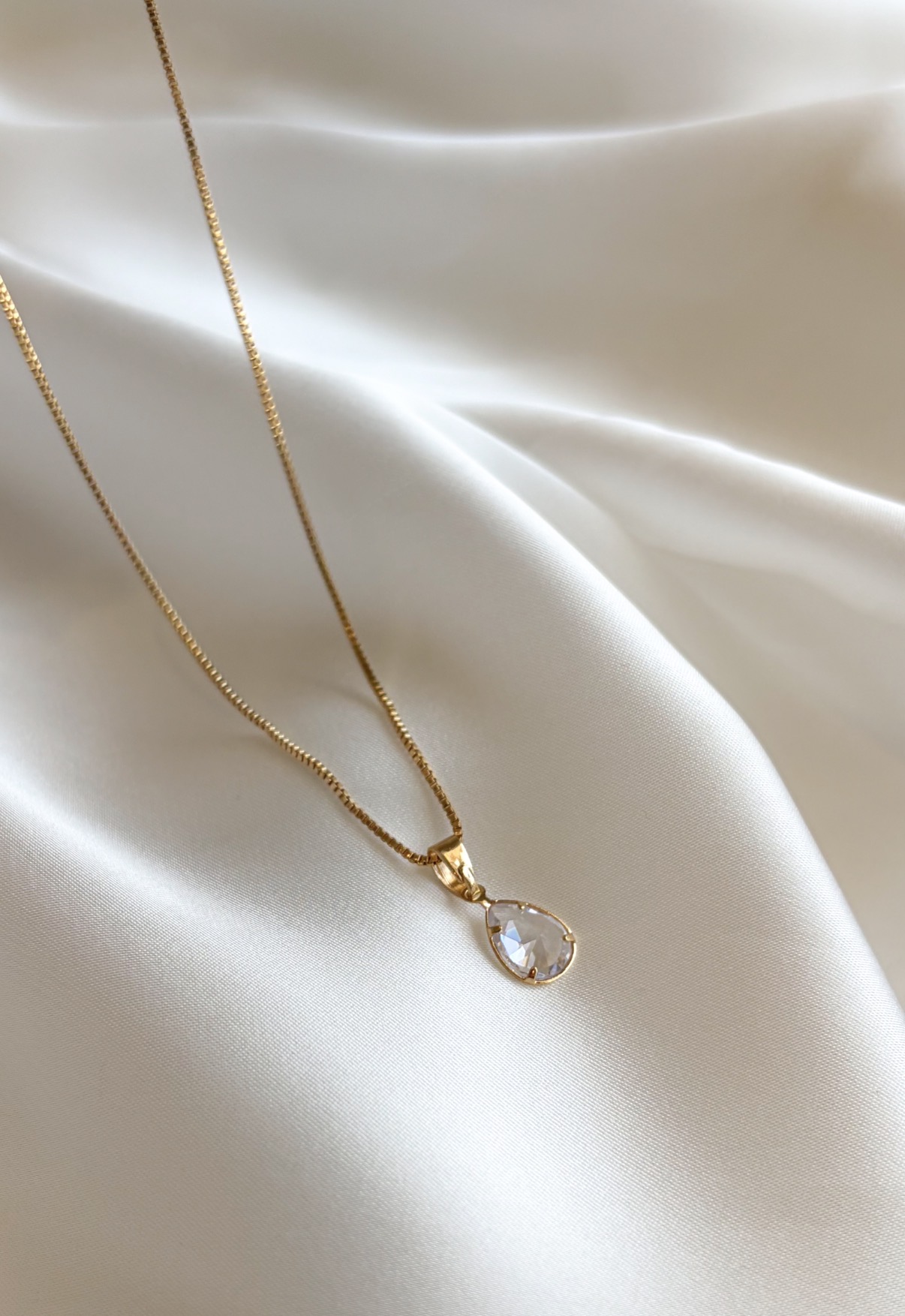 COLAR GOTA CRISTAL B. OURO