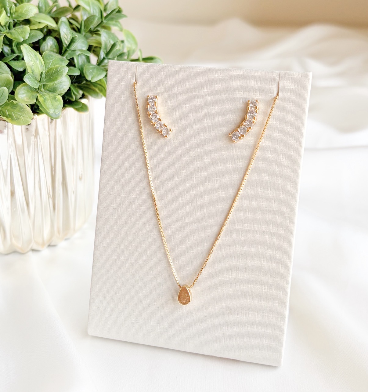 COLAR DELICADO GOTA TRANSPASSADA B. OURO