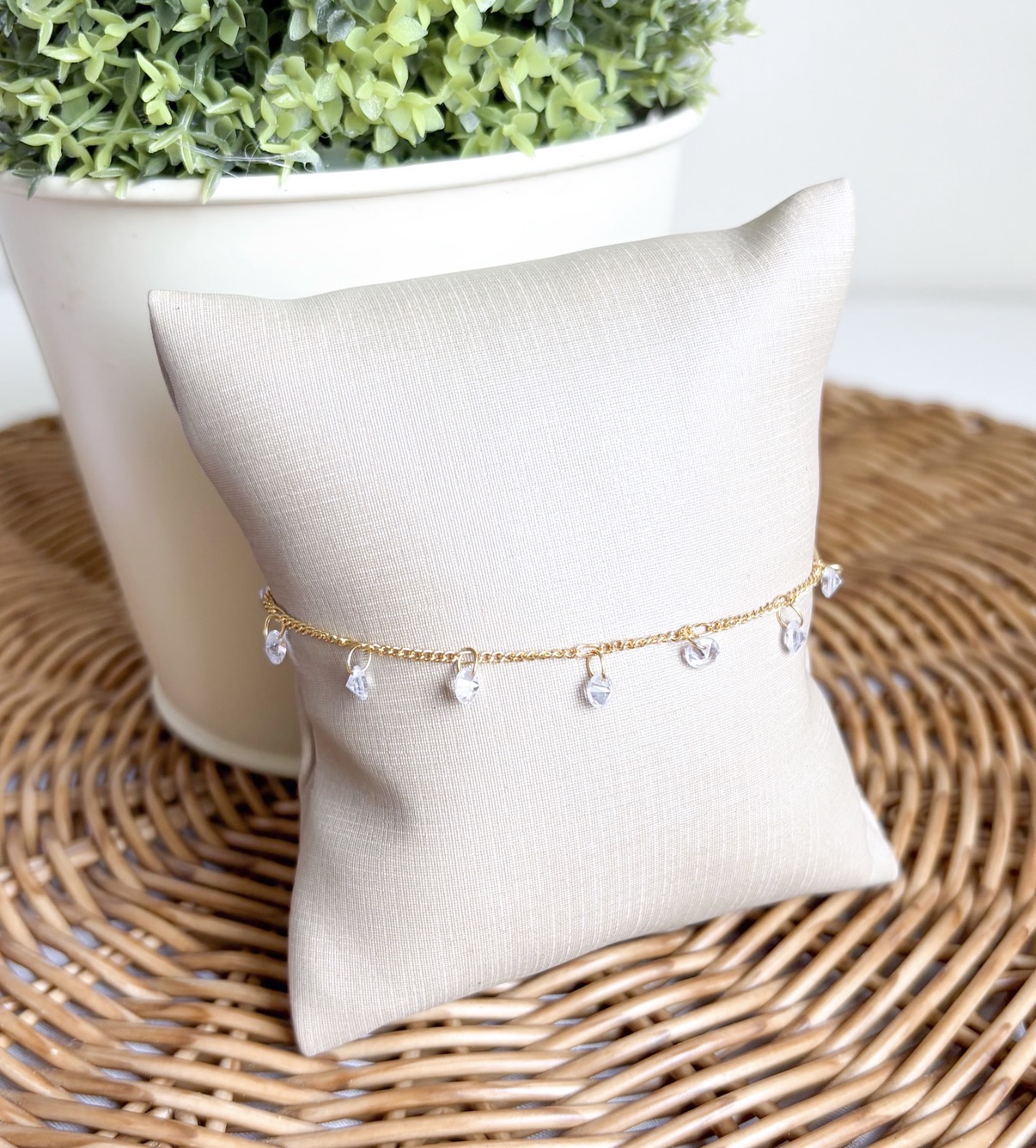 PULSEIRA ELOS ZIRCONIAS CRISTAL PENDURICALHO B. OURO