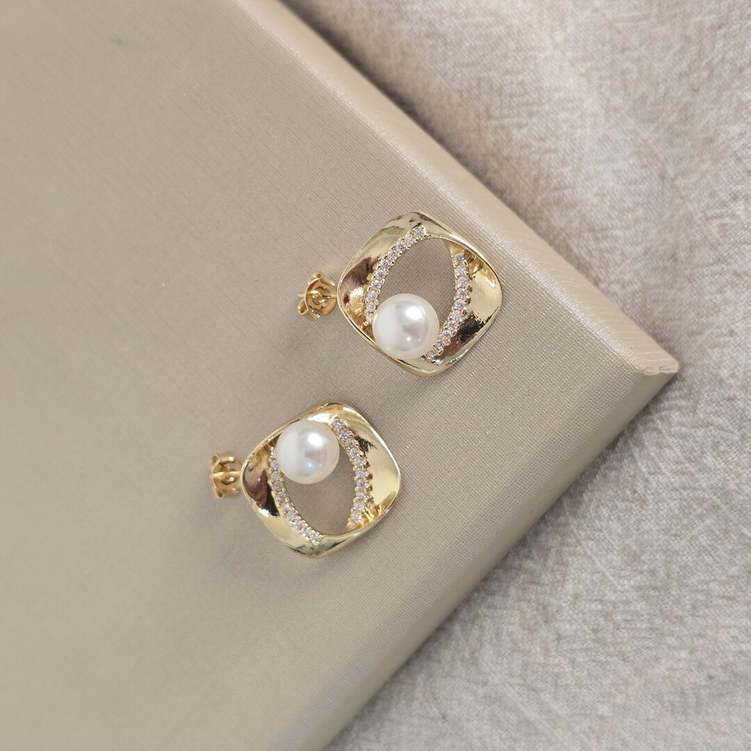 Brinco Zirconia com Perola