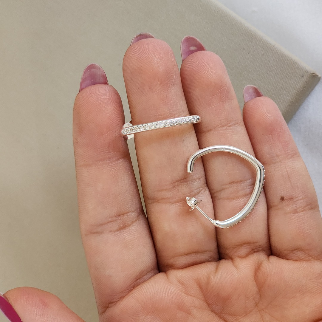 Brinco Meia Argola Zircônia