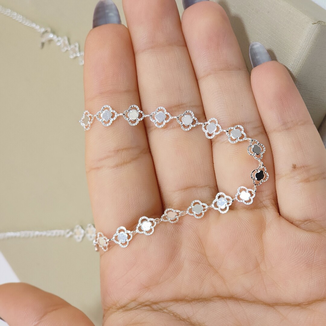 Colar Choker Detalhada