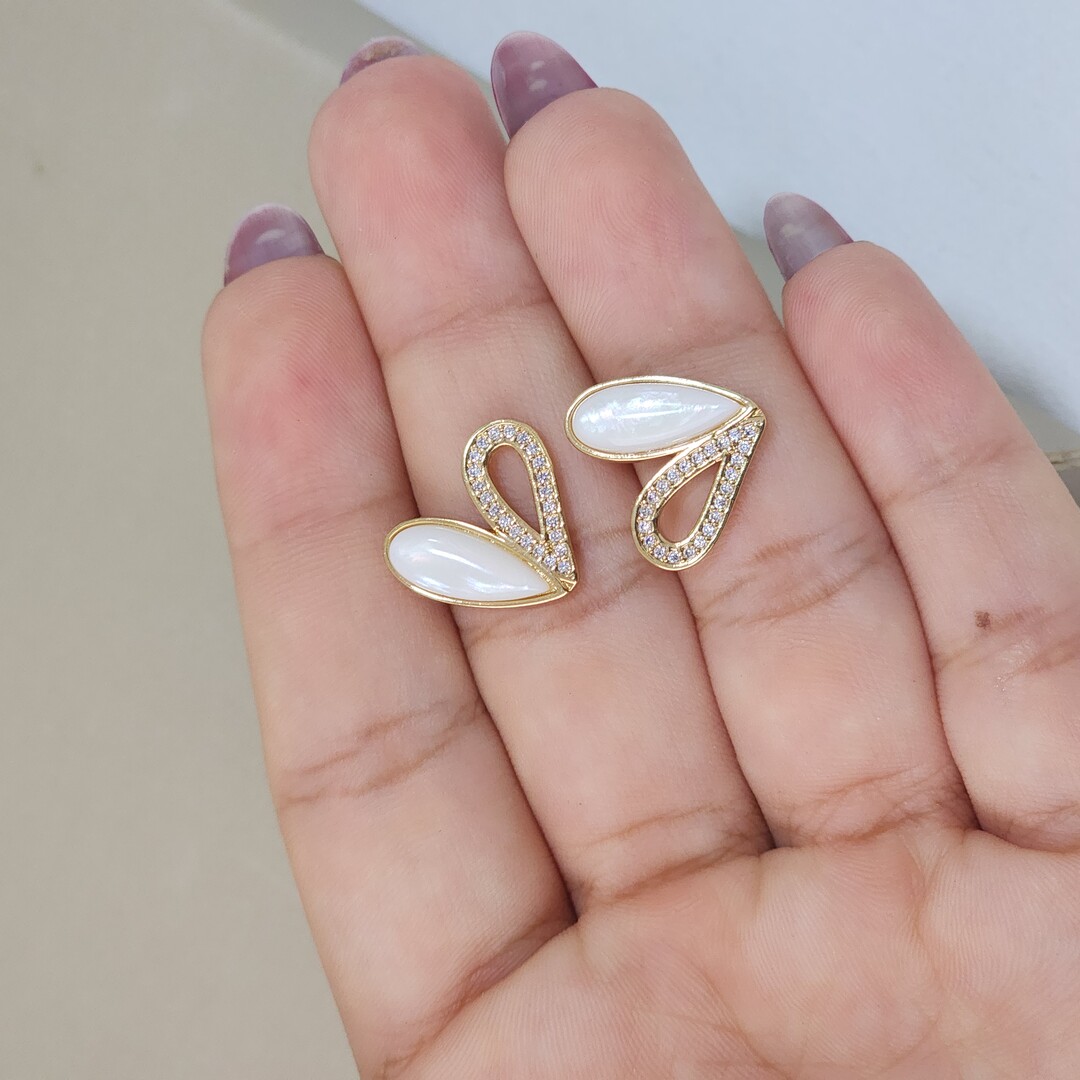 Brinco Coração Zircônia Madreperola