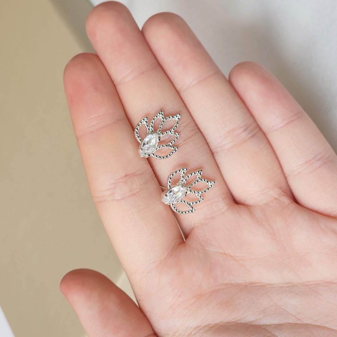 Brinco Delicado Folha Com Zirconia