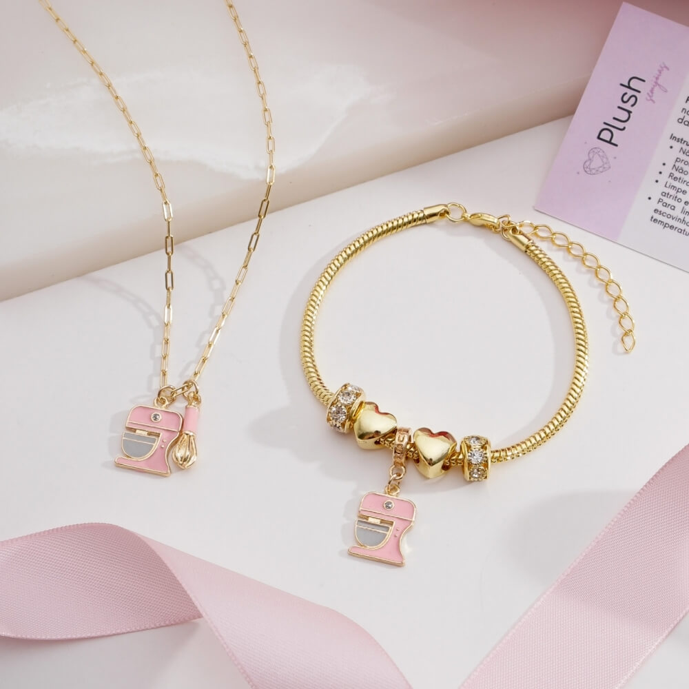 Berloque Batedeira Rosa Plush Ouro