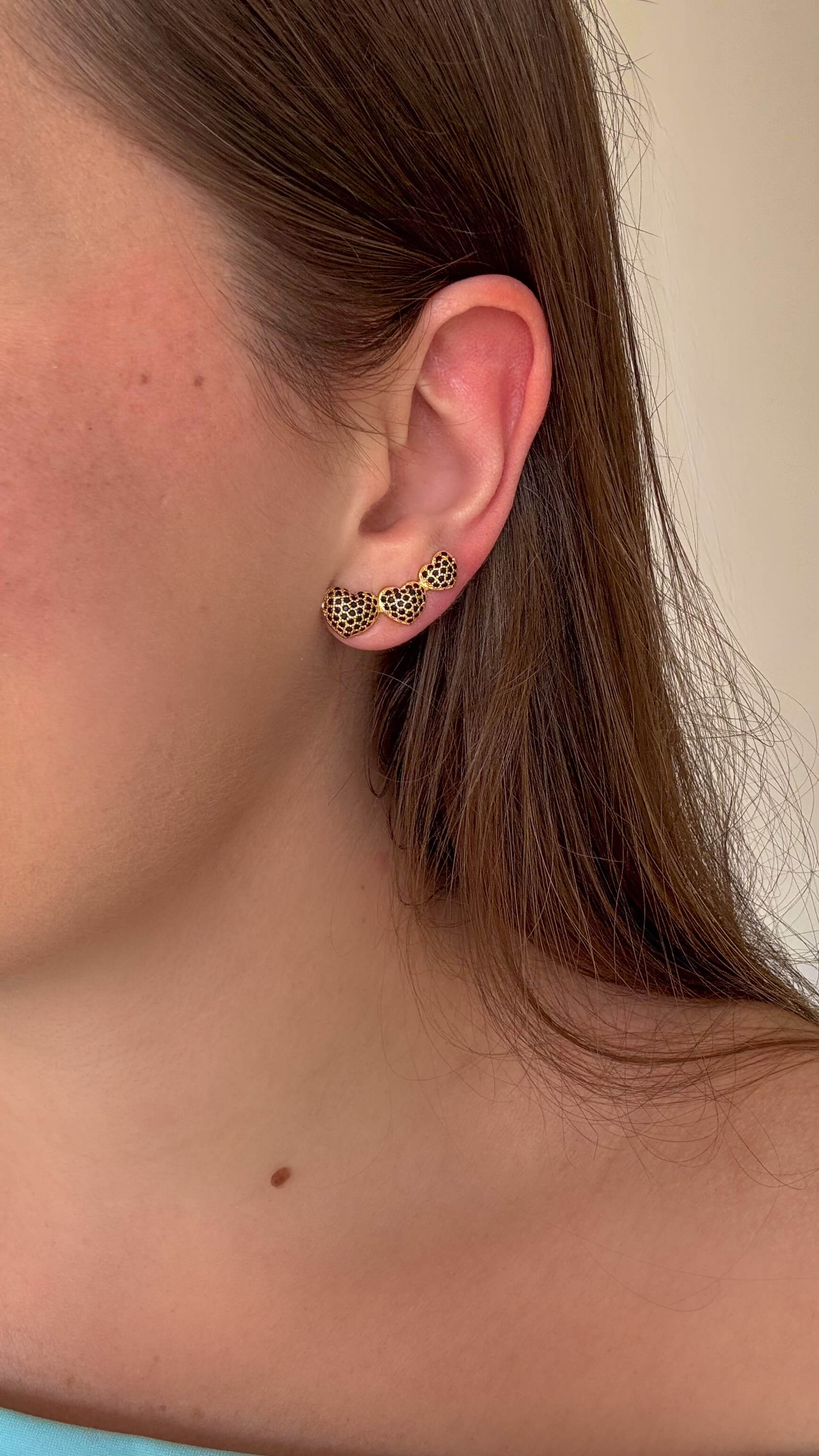 Brinco Earcuff 3 Corações Zirconias Negras Prata