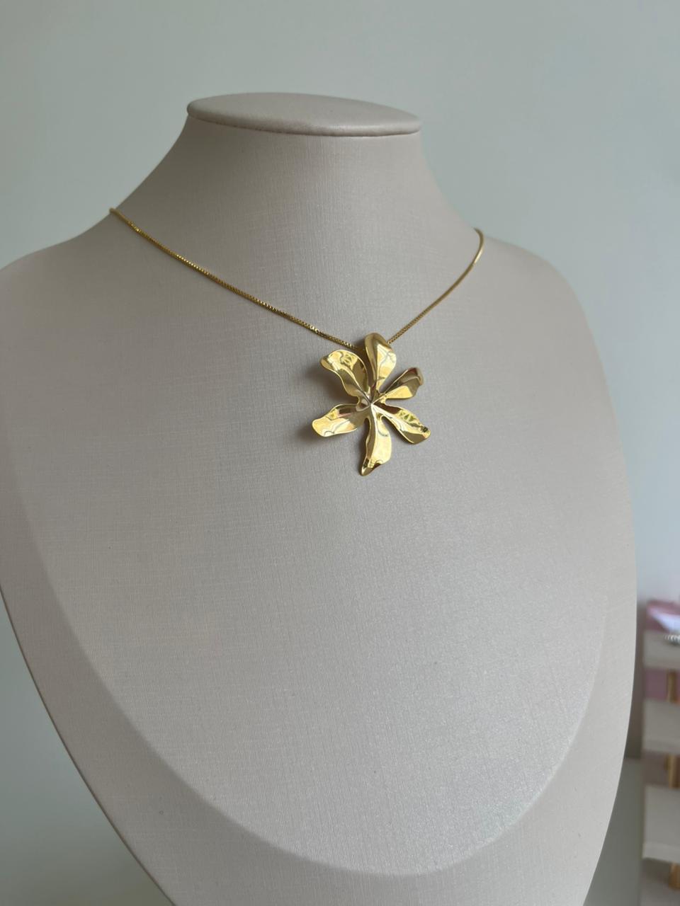 Colar Flor Aberta Ouro