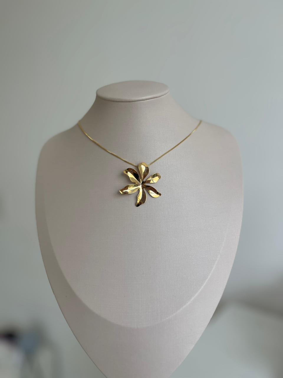 Colar Flor Aberta Ouro