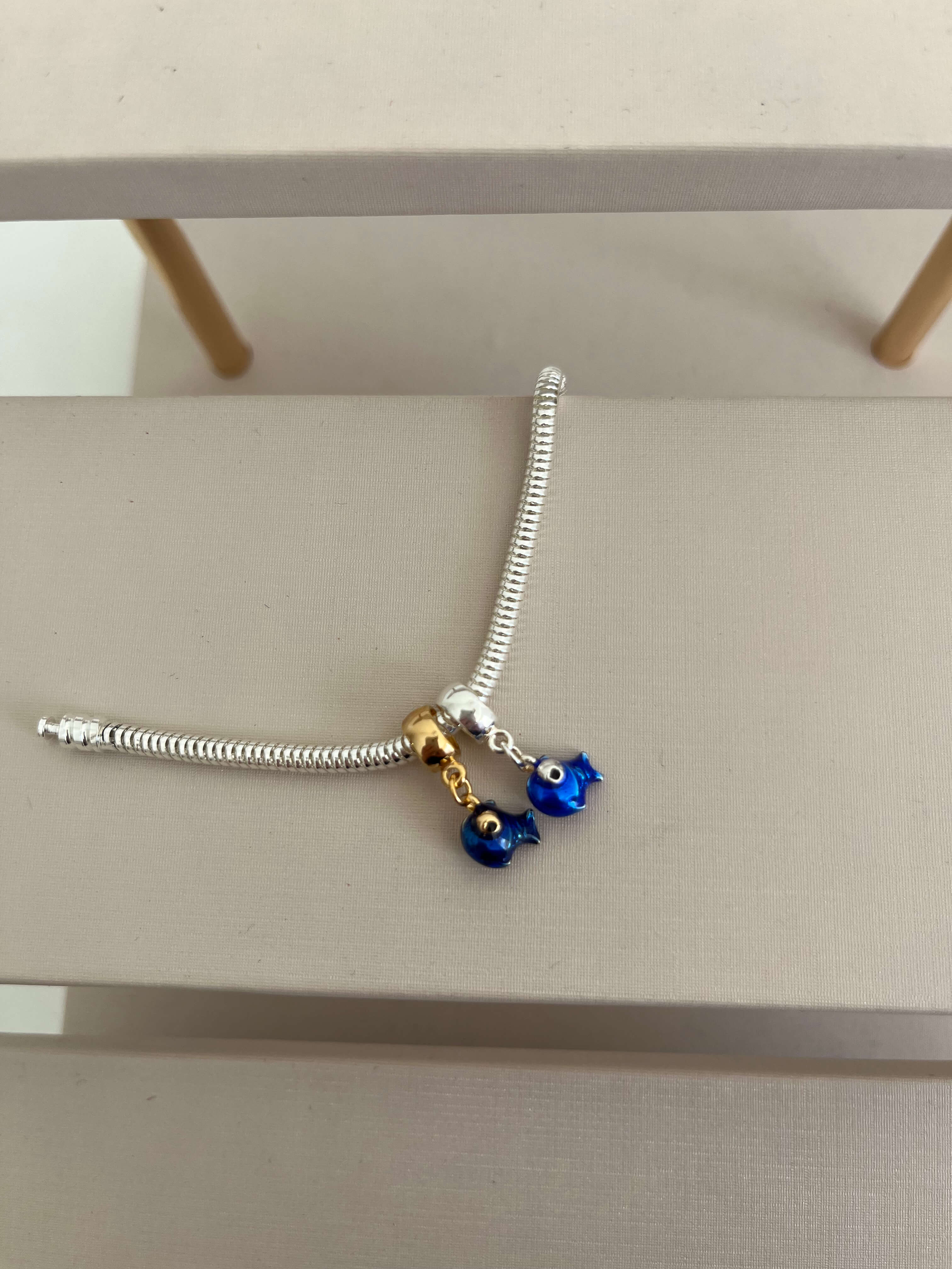 Berloque Peixe Azul Ouro
