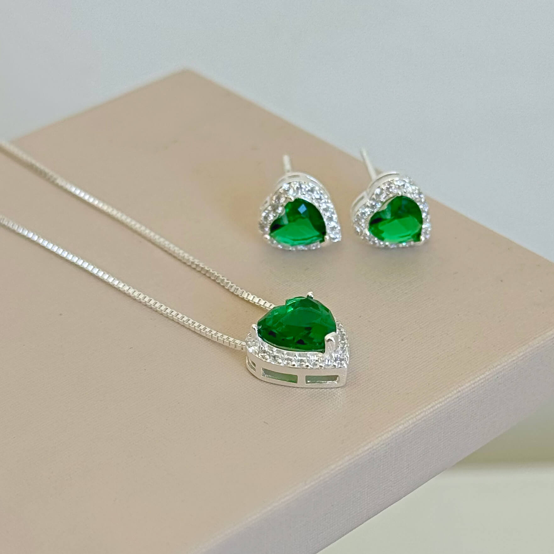 Colar Coração Verde Zircônias Prata