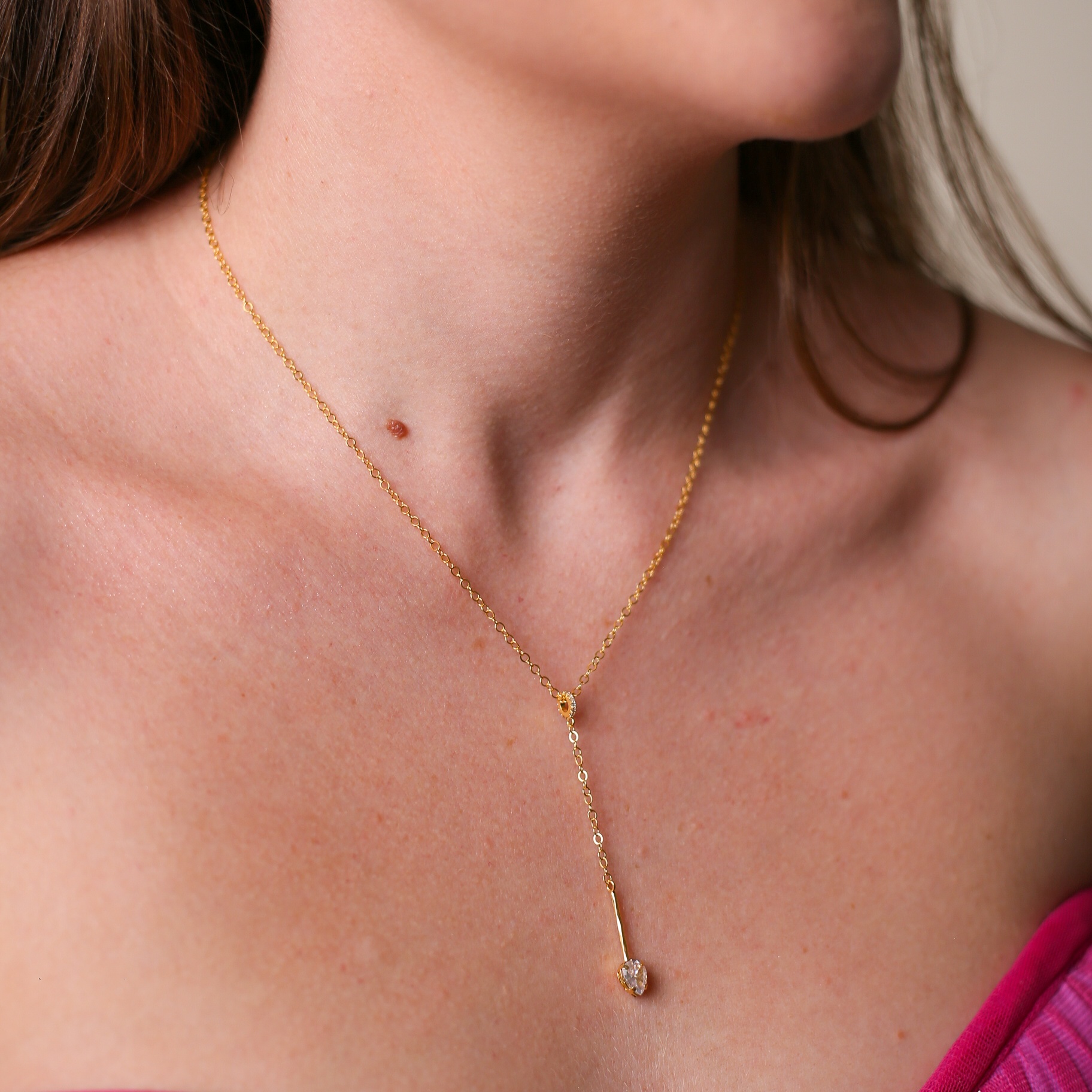 Colar Gravatinha Cristal Gota Ouro