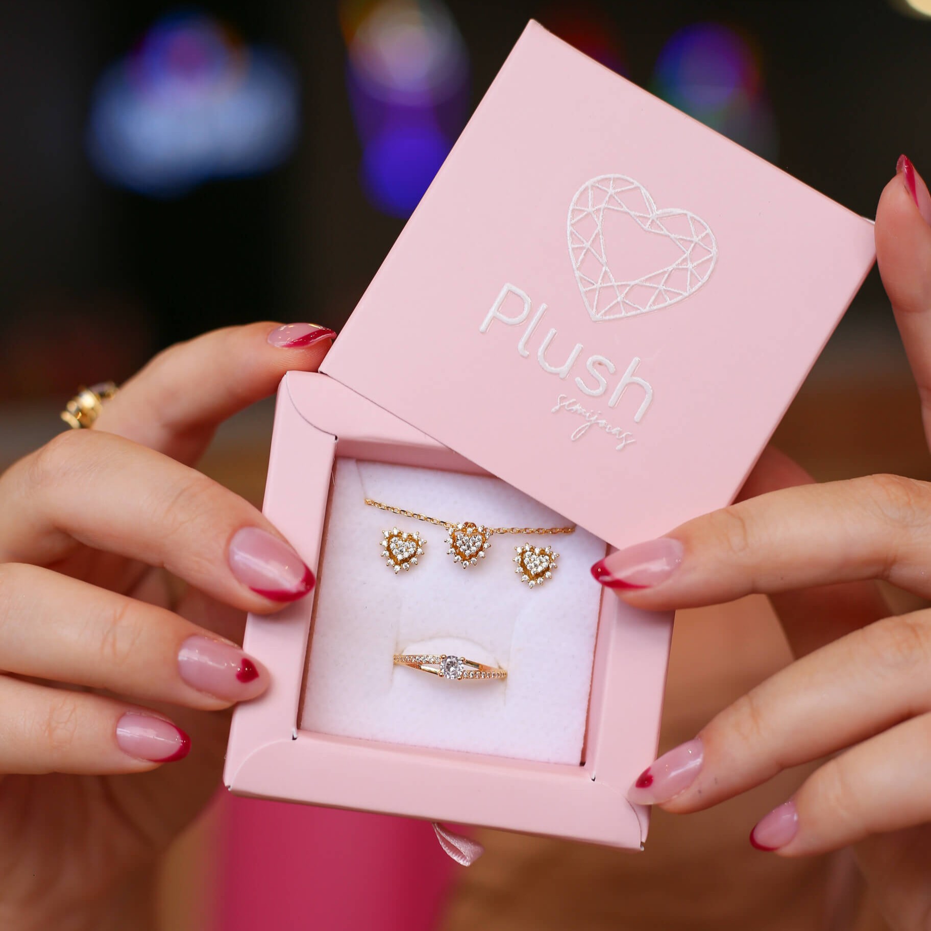 Colar Mini Coração Microzircônias Ouro