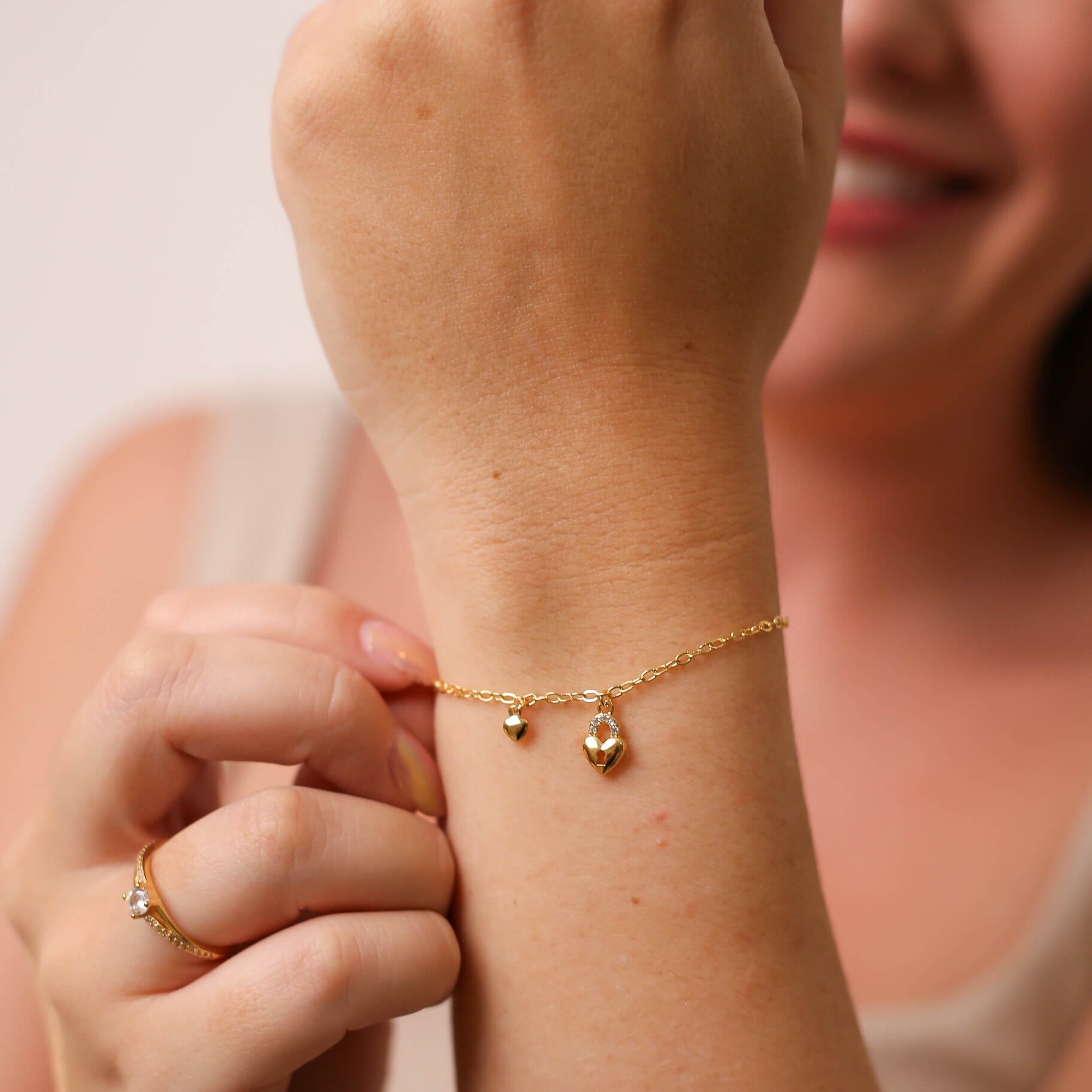 Pulseira Pingente de Cadeado e Mini Coração Ouro