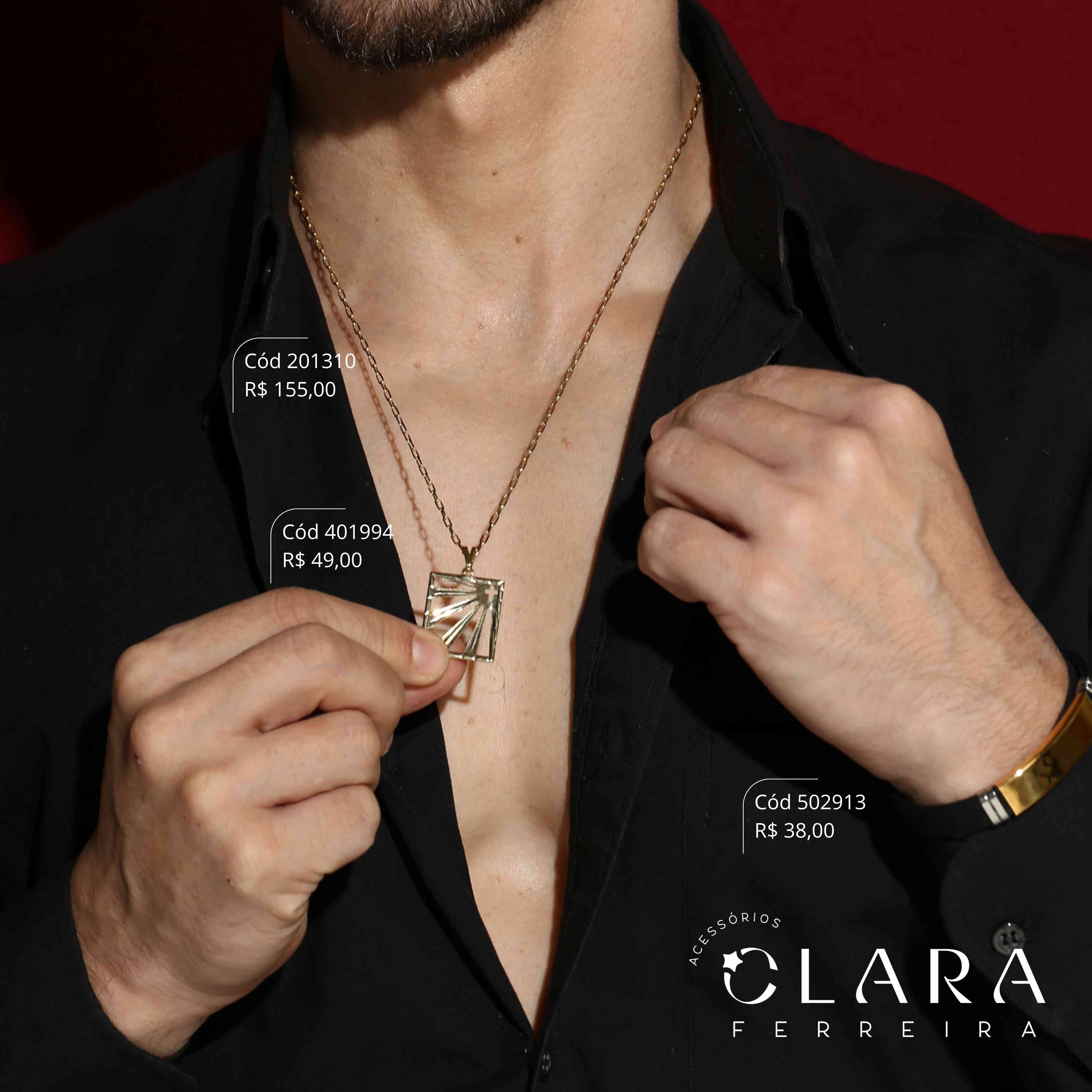 PINGENTE MEDALHA QUADRADA CRUZ LUZ DIVINA VAZADA 25MM - Dourado