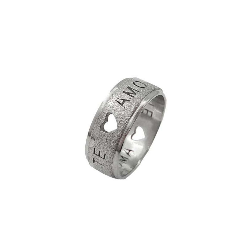 ANEL ALIANÇA AÇO INOX ANATÔMICA ABAULADA 8MM C/ JATEADO BRILHANTE C/ CORAÇÕES VAZADOS E MANUSCRITO TE AMO - Número 32/33
