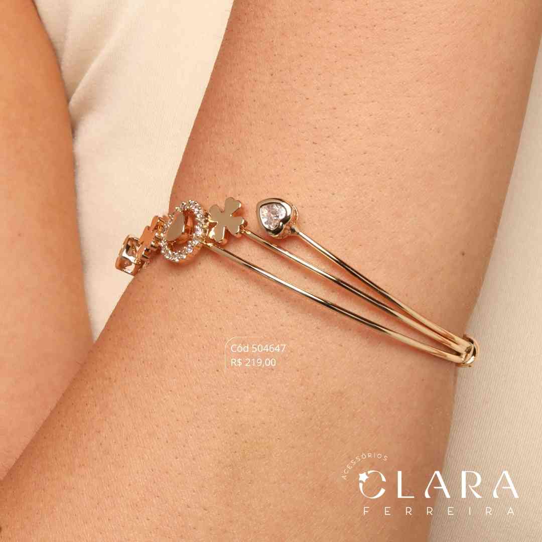 PULSEIRA BRACELETE 3 FIOS LISOS C/ 2 ZIRCÔNIAS CORAÇÃO CAIXA INGLESA FUNDIDA, 2 TREVOS 4 FOLHAS LISOS E 1 CORAÇÃO LISO ADORNADO MICROZIRCÔNIAS - Dourado