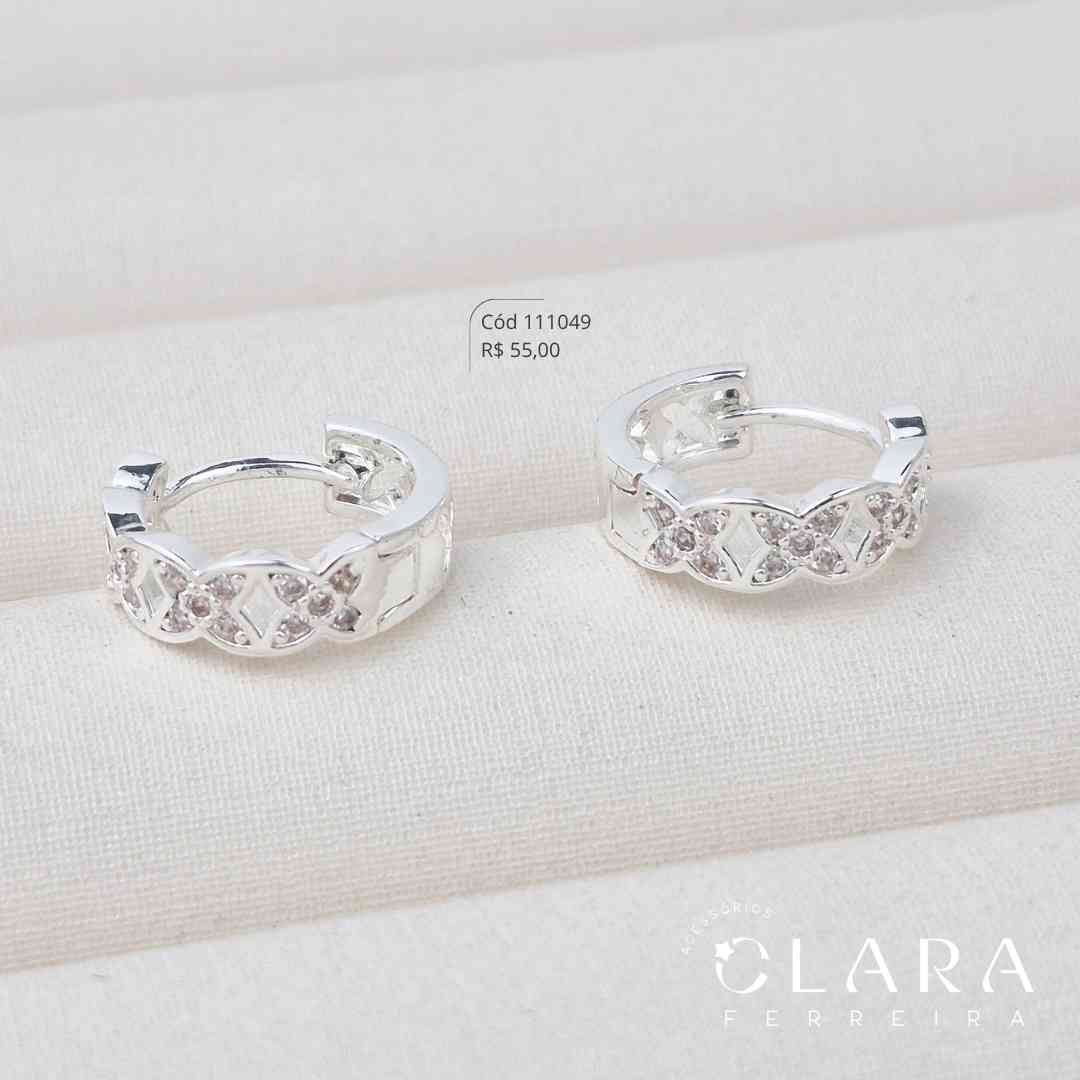BRINCO ARGOLINHA CLICK 4 TREVOS MICROZIRCÔNIAS - 14X4MM - Banho de Prata