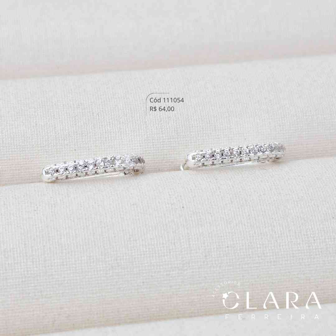 BRINCO ARGOLINHA CLICK QUADRADA 3 FILEIRAS MICROZIRCÔNIAS - 14X2MM - Banho de Prata