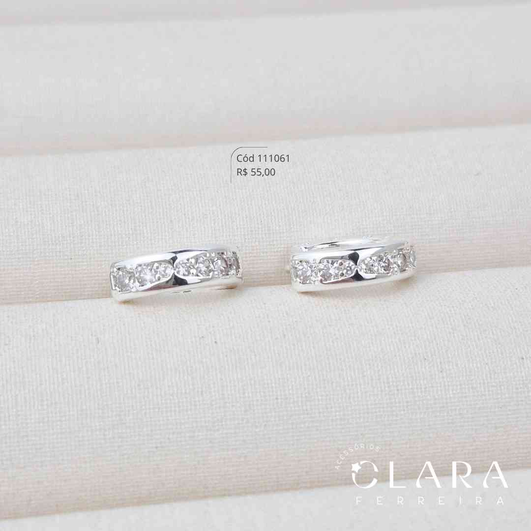 BRINCO ARGOLINHA CLICK MICROZIRCÔNIAS C/ LATERAL LISA - INSPIRAÇÃO CARTIER - 12X4MM - Banho de Prata