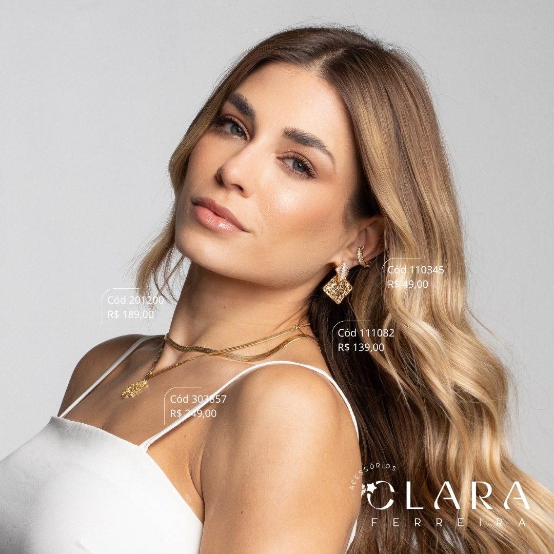 BRINCO QUADRADO 20MM VAZADO LISO NA BASE QUADRADA 13MM MICROZIRCÔNIAS - PEÇA EXCLUSIVA - Dourado