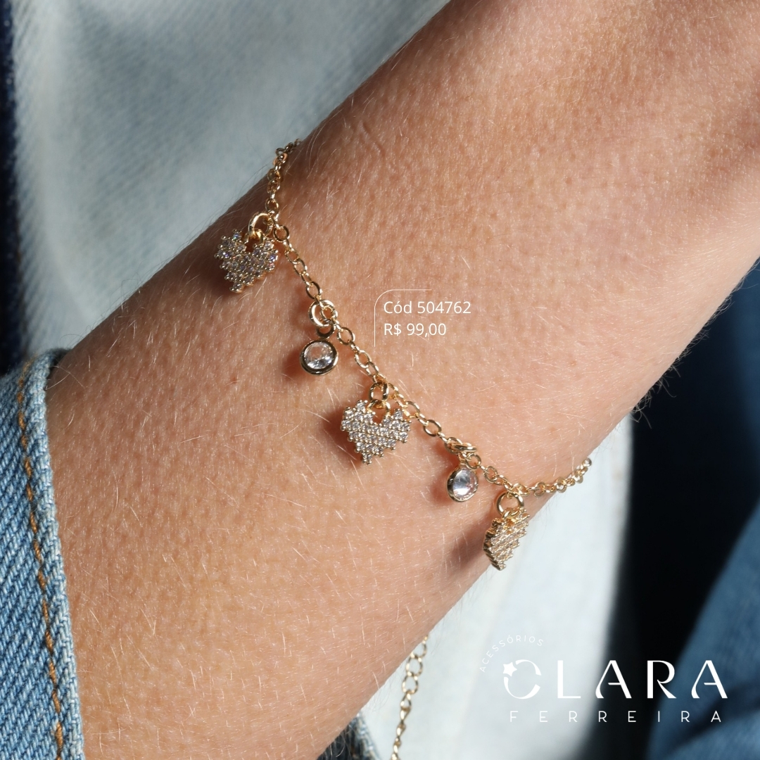 PULSEIRA ELOS C/ 5 PINGENTES PENDURADOS: 3 CORAÇÕES MICROZIRCÔNIAS 8MM E 2 ZIRCÔNIAS REDONDAS 5MM - 17CM - Dourado