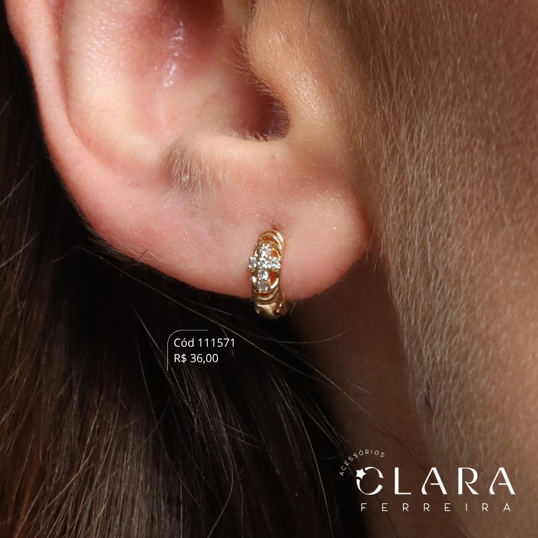 BRINCO ARGOLINHA CLICK VAZADA C/ 1 CRUZ 5MM MICROZIRCÔNIAS FIXA - 9X3MM - Dourado