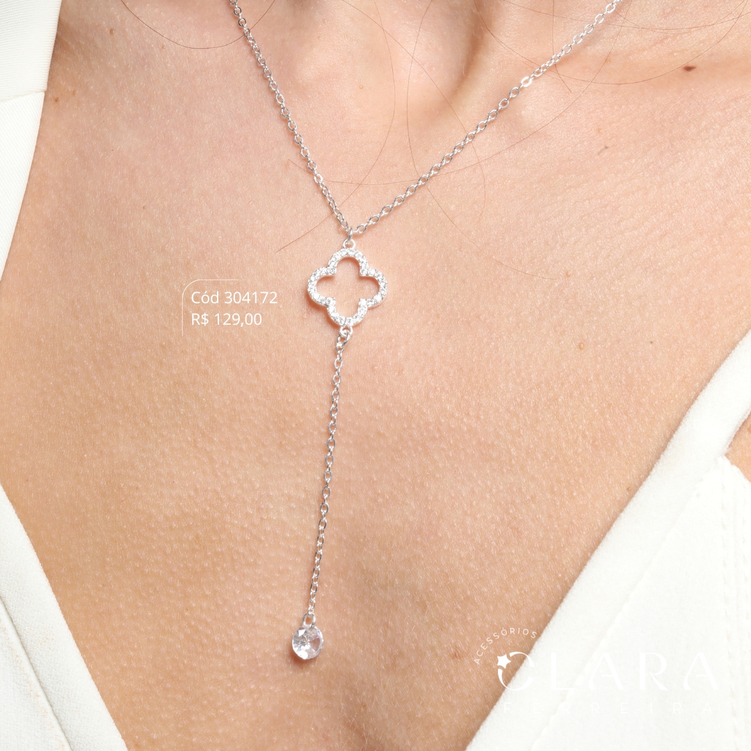 COLAR GRAVATINHA ELOS C/ TREVOS VAN CLEEF ALHAMBRA VAZADO ADORNADO MICROZIRCÔNIAS C/ 1 PONTO DE LUZ ZIRCÔNIA 6MM NA PONTA - 45CM - Banho de Prata
