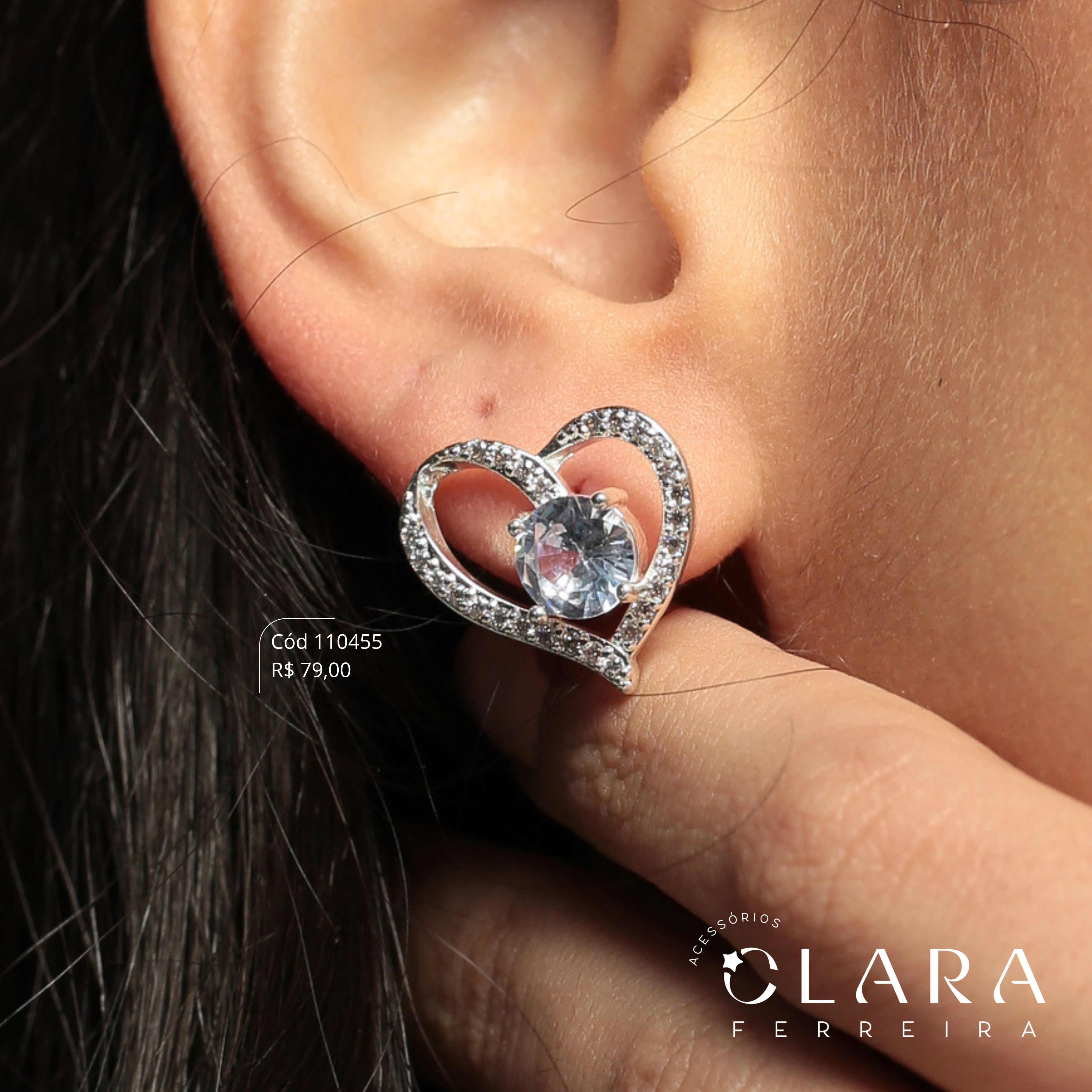 BRINCO CORAÇÃO VAZADO ADORNADO MICROZIRCÔNIAS C/ 1 ZIRCÔNIA REDONDA 6MM NO MEIO - 16MM - Banho de Prata